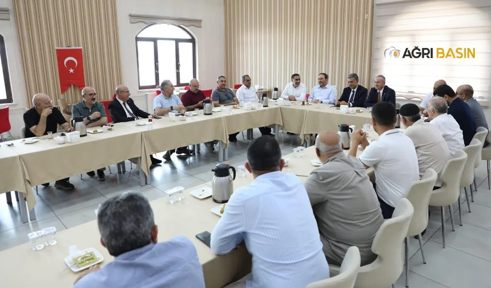 Ağrı’da Hasan Kökrek’e anlamlı veda programı