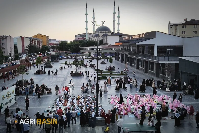 Ağrı’da yüzlerce çocuk namaz sevgisi için yürüdü