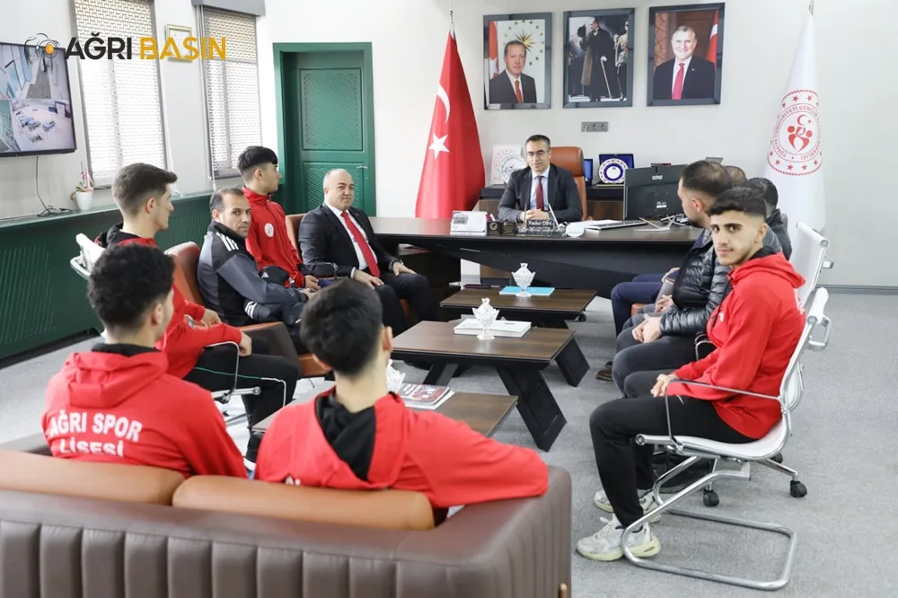 Müdür Fedai Din Başarılı Atletleri Tebrik Etti