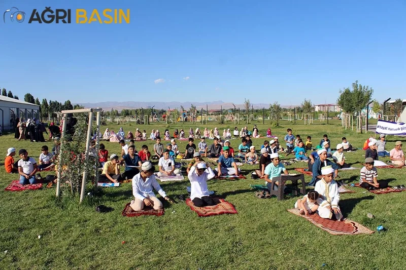 Ağrı'da Çocuklar Namazı Severek Öğreniyorlar
