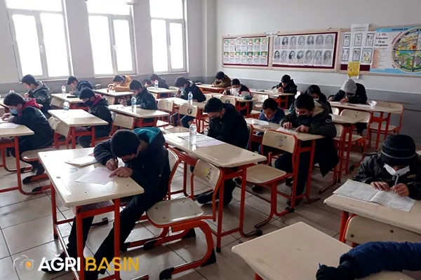 Ağrı'da Soğuk Havaya Rağmen Siyer Yarışması Yapıldı