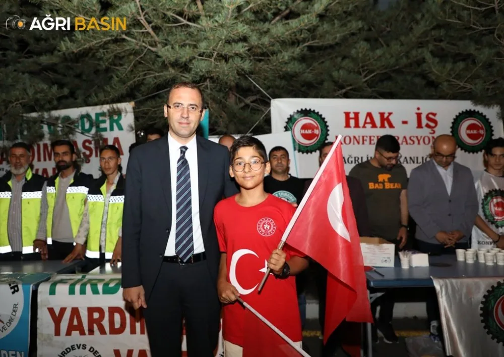 Ağrı'da Sivil Toplum Kuruluşları 15 Temmuz Gecesinde yine Tek Yürek
