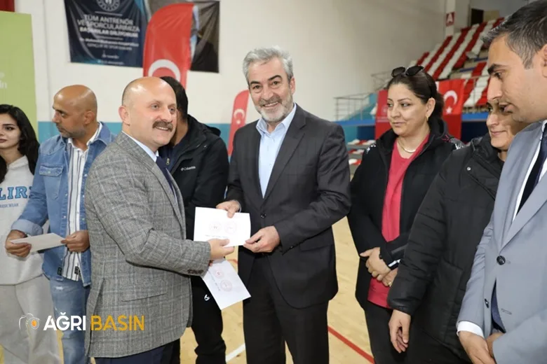 Ağrı’da Amatör Spor Kulüplerine 1 Milyon 80 Bin TL Destek