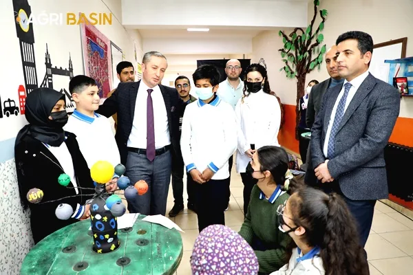 Ağrı'da sıfır atık malzemelerle İngilizce sokağı