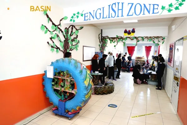 Ağrı'da sıfır atık malzemelerle İngilizce sokağı