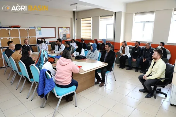 Ağrı'da sıfır atık malzemelerle İngilizce sokağı