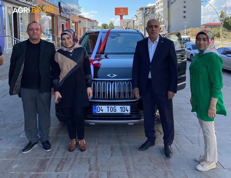 Ağrı Ticaret ve Sanayi Odası Yerli Otomobil TOGG'u teslim aldı