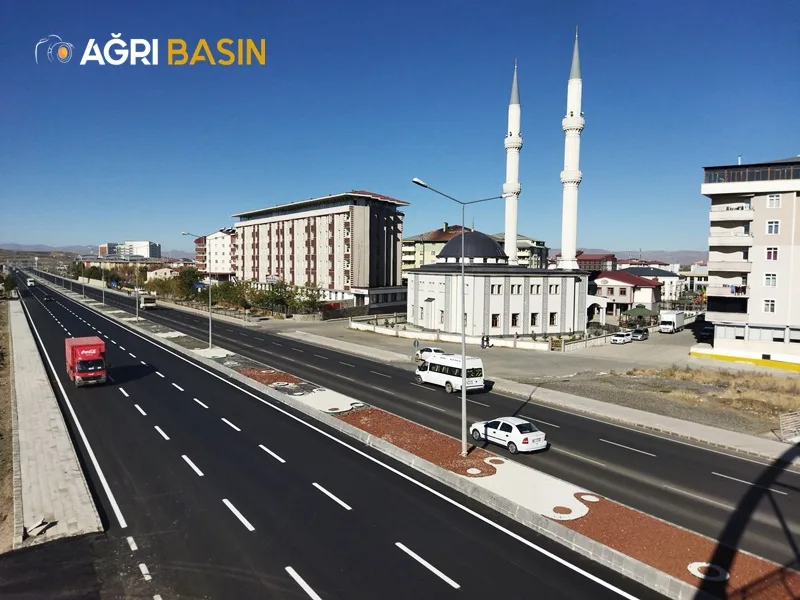 Ağrı'da bölünmüş yol 20 yılda 22 kat arttı