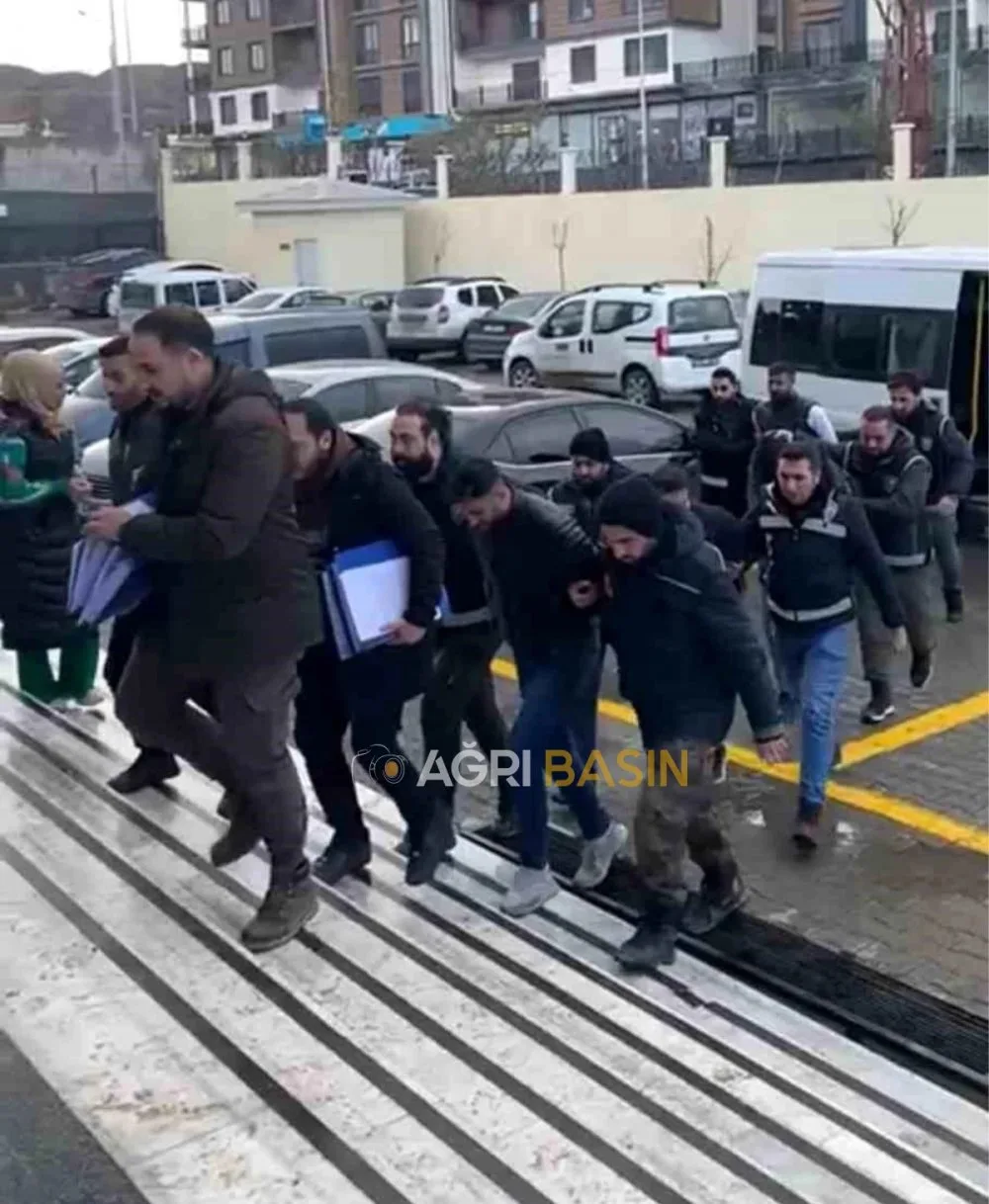 Ağrı'da Göçmen Kaçakçılarına Yönelik Büyük Operasyon