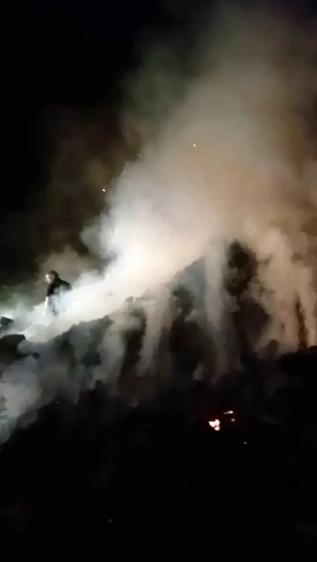 Ağrı'da Tezeklikte Çıkan Yangın Korkuttu