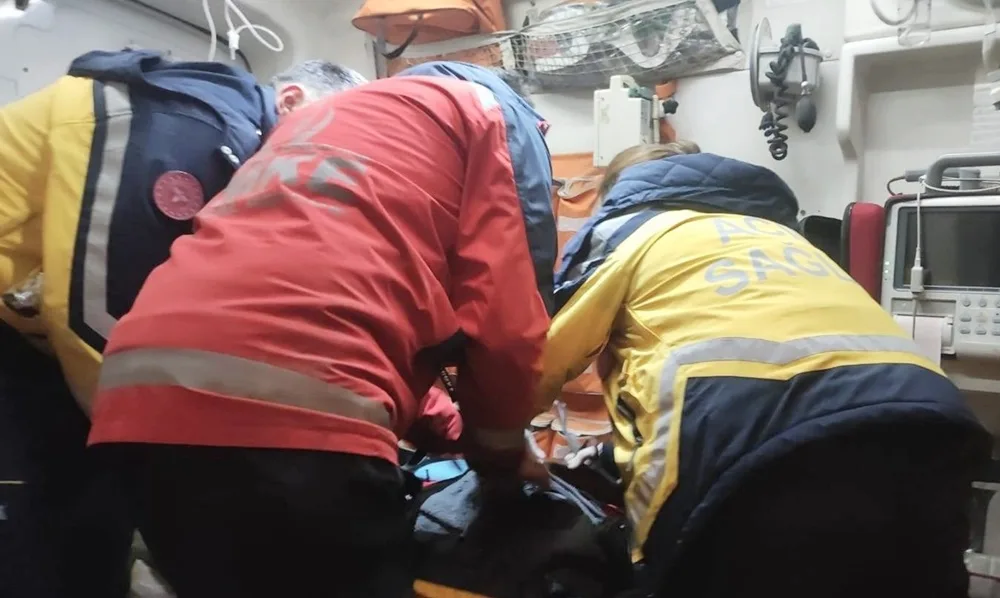 Ağrı Dağı'na tırmanış yaparken düşüp yaralanan Ukraynalı turist kurtarıldı
