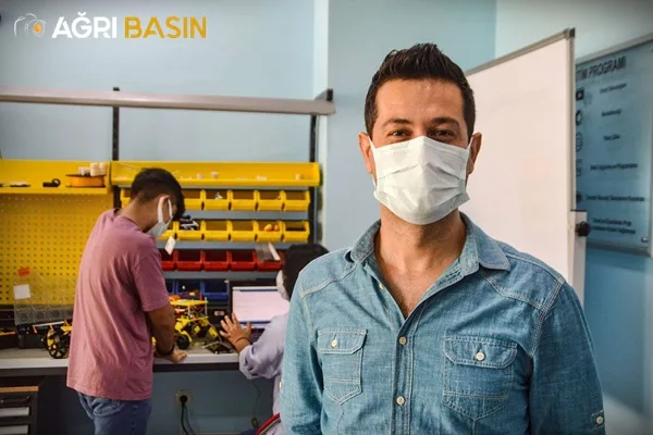 Düşük bütçe ile yaptıkları göçük arama robotu finale kaldı