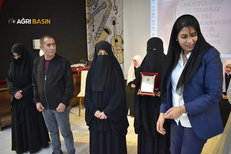 Doğubayazıt'ta Hafızlık Belge Takdim Töreni düzenledi