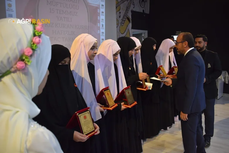 Doğubayazıt'ta Hafızlık Belge Takdim Töreni düzenledi