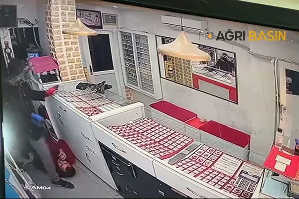 Ağrı Doğubayazıt'ta kuyumcuya saldırı anı güvenlik kameralarında