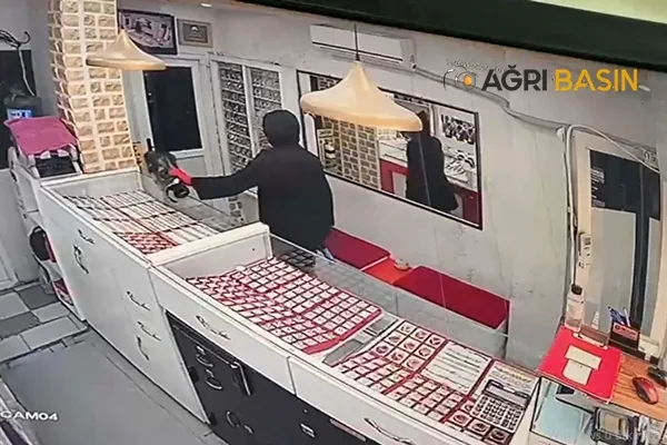 Ağrı Doğubayazıt'ta kuyumcuya saldırı anı güvenlik kameralarında