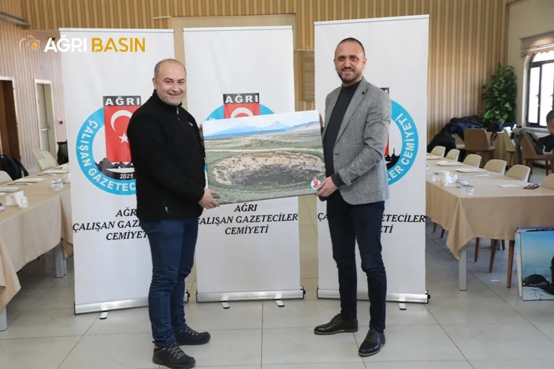 Ağrı'da Gazeteciler Kahvaltıda Buluştu