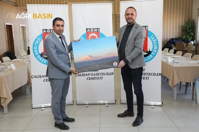 Ağrı'da Gazeteciler Kahvaltıda Buluştu