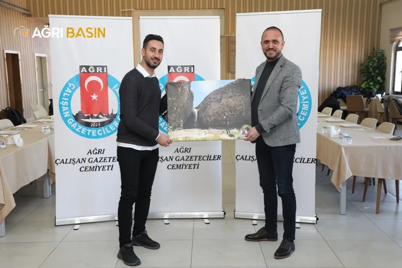 Ağrı'da Gazeteciler Kahvaltıda Buluştu