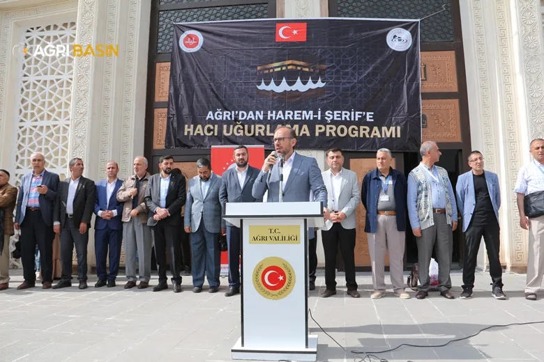 Ağrı'dan 210 Hacı Adayı Dualarla Kutsal Topraklara uğurlandı