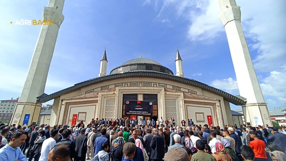 Ağrı'dan 210 Hacı Adayı Dualarla Kutsal Topraklara uğurlandı