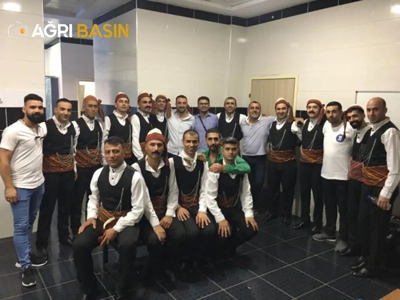 Ağrı Halk Eğitimi Merkezi Halk oyunlarında Türkiye Üçüncüsü oldu