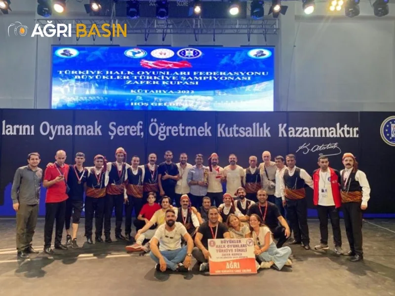 Ağrı Halk Eğitimi Merkezi Halk oyunlarında Türkiye Üçüncüsü oldu