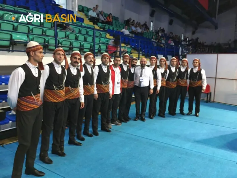 Ağrı Halk Eğitimi Merkezi Halk oyunlarında Türkiye Üçüncüsü oldu