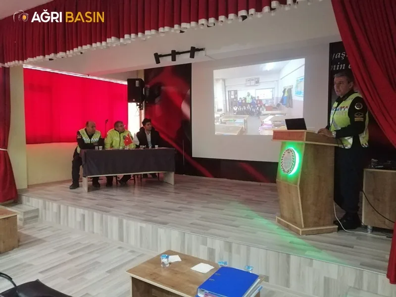 Hamur'da Taşıma Serviscilerine Seminer Verildi