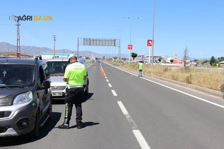 Ağrı Emniyet Müdürü Hasan Aydın bayram trafiğini havadan takip etti