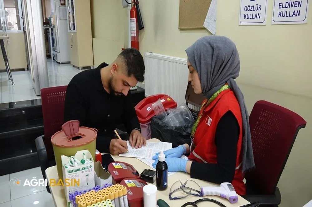 HÜDA PAR Ağrı İl Gençlik Kolları kan bağışında bulundu
