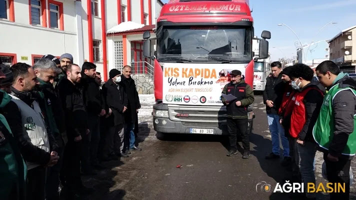 Ağrı'dan Suriye'ye iki tır yardım yola çıktı