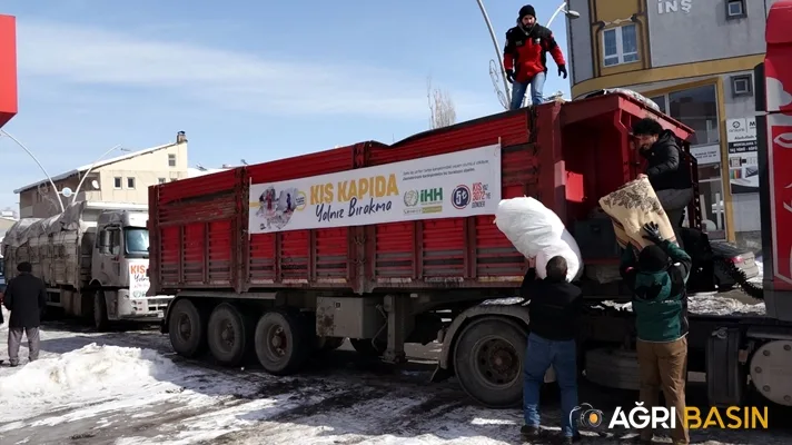 Ağrı'dan Suriye'ye iki tır yardım yola çıktı