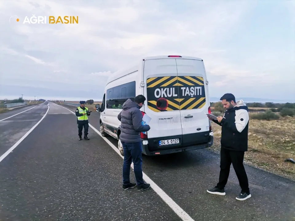 Ağrı İl Jandarma Ekiplerinden Okul Servisine Denetleme