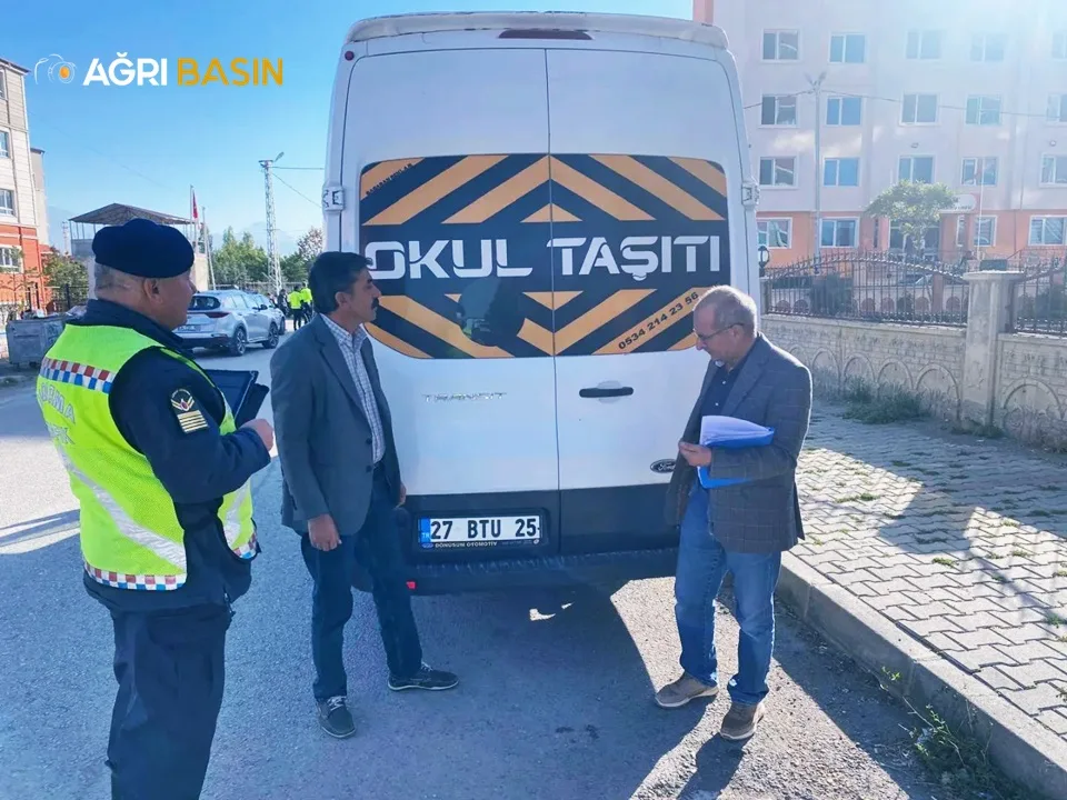 Ağrı İl Jandarma Ekiplerinden Okul Servisine Denetleme