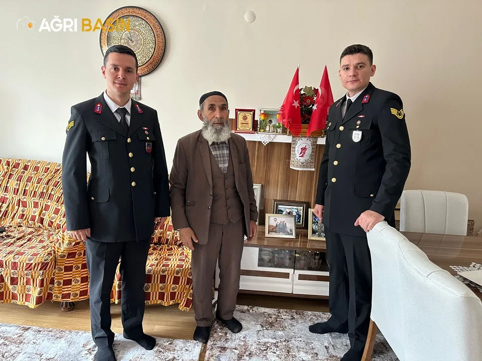 Ağrı İl Jandarma'dan şehit ailelerine bayram ziyareti