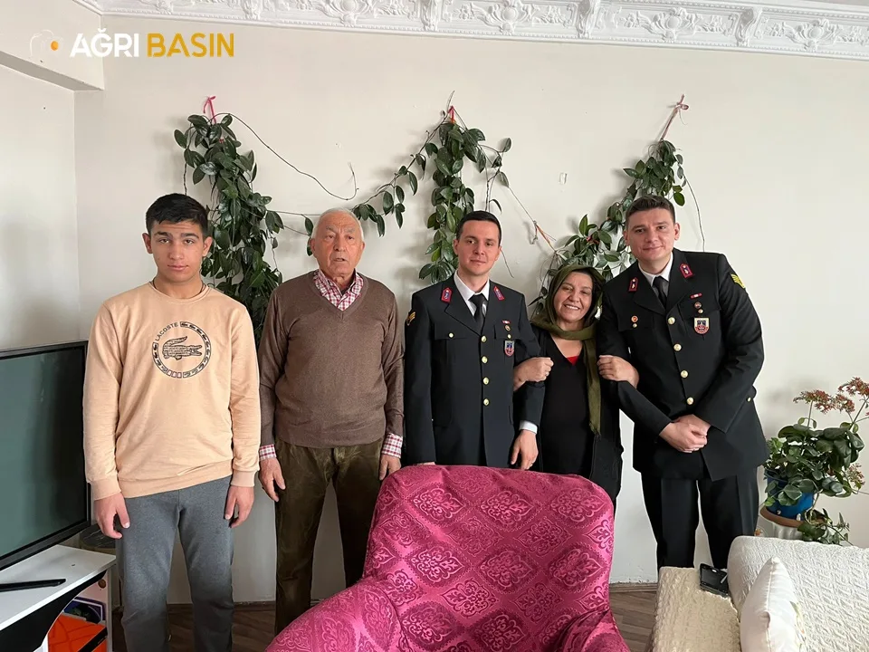 Ağrı İl Jandarma'dan şehit ailelerine bayram ziyareti