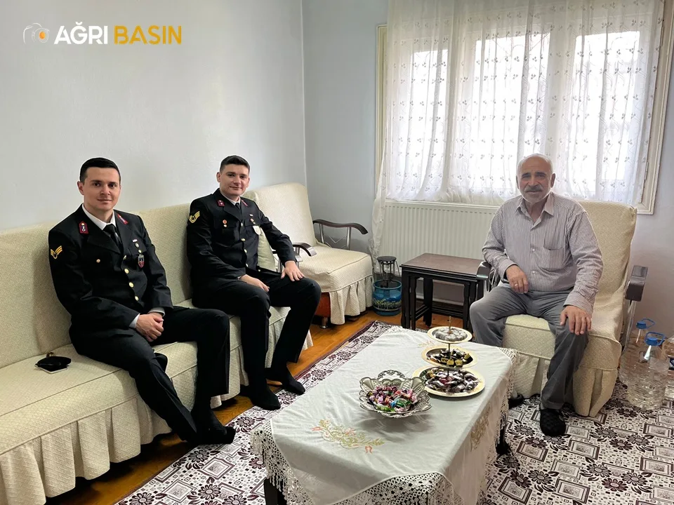 Ağrı İl Jandarma'dan şehit ailelerine bayram ziyareti