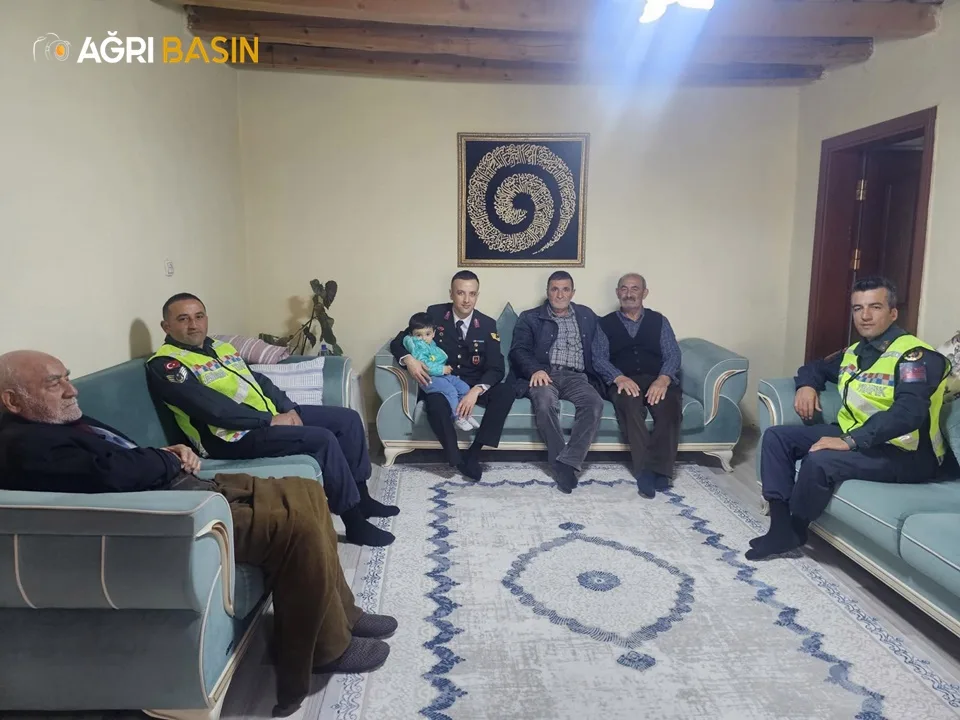 Ağrı İl Jandarma'dan şehit ailelerine bayram ziyareti