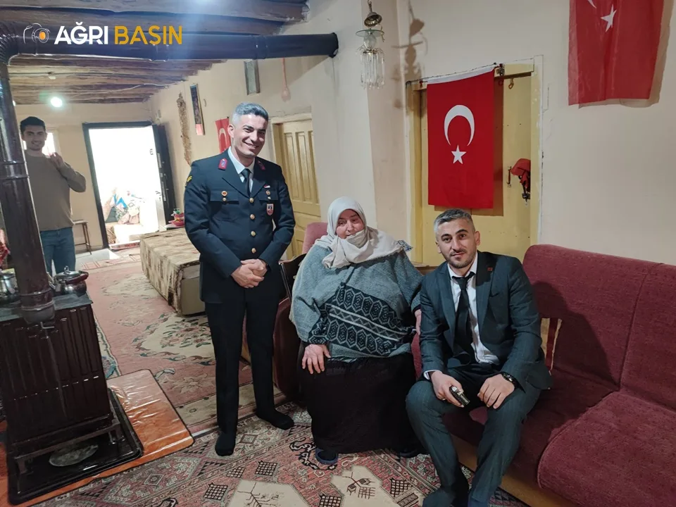 Ağrı İl Jandarma'dan şehit ailelerine bayram ziyareti