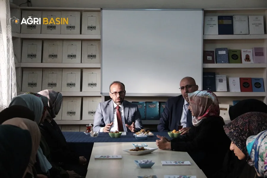 Müftü Celal Büyük “Oku-Yorum” etkinliğinde gençlerle buluştu
