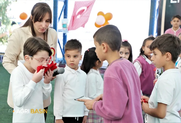 Ağrı’da coşkulu İlköğretim Haftası kutlaması