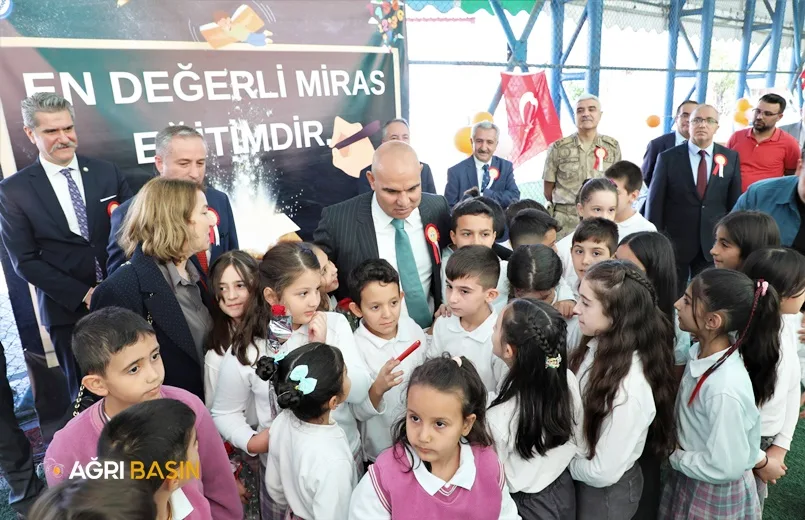 Ağrı’da coşkulu İlköğretim Haftası kutlaması