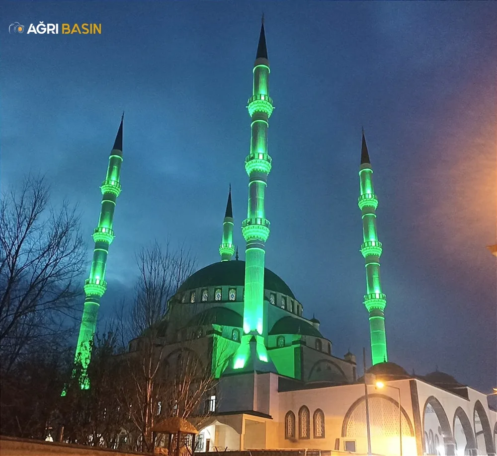 Ağrı Merkez Camii Cuma Namazı ile ibadete açıldı