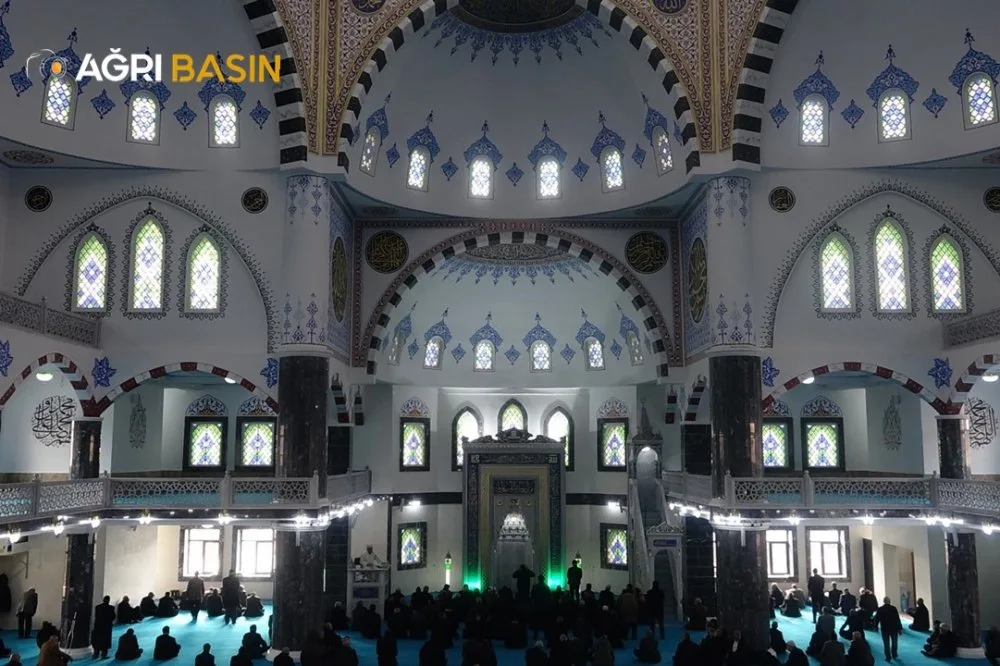 Ağrı Merkez Camii yeni mimarisiyle şehrin sembolü olmaya aday