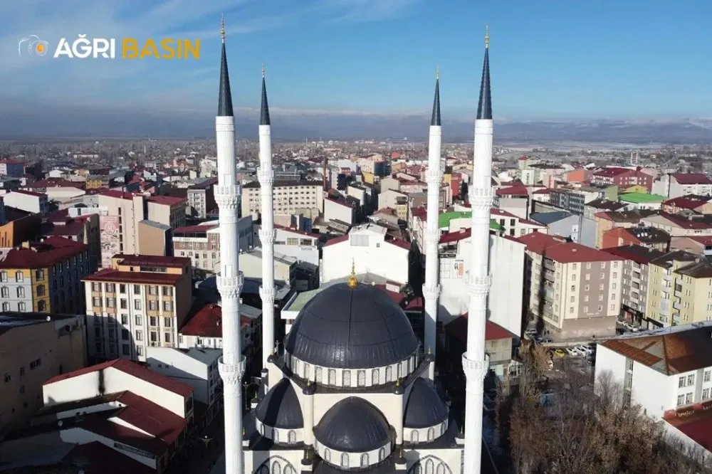 Ağrı Merkez Camii yeni mimarisiyle şehrin sembolü olmaya aday