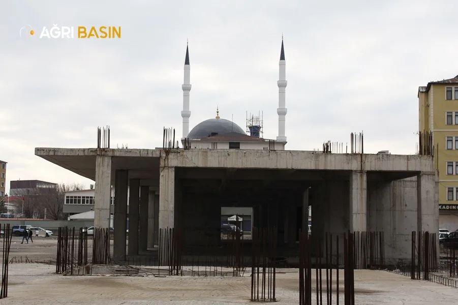 Ağrı'da Metruk Binalar Uyuşturucu ve Fuhuş Yuvasına Dönüşüyor!