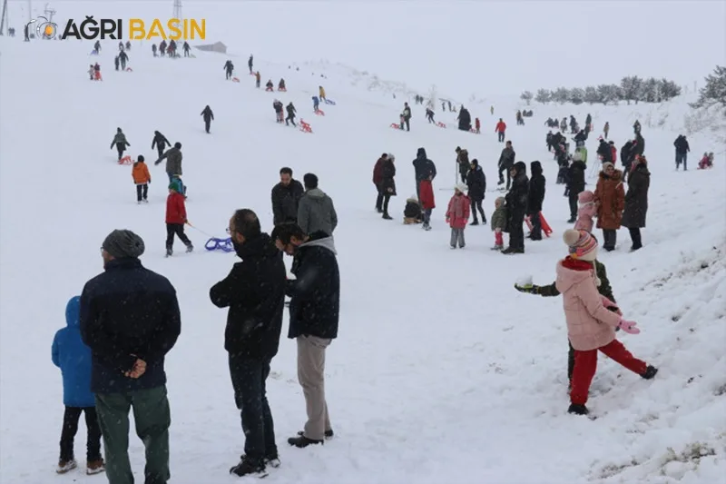 Ağrı Küpkıran Kayak Merkezi'nde sezon açıldı