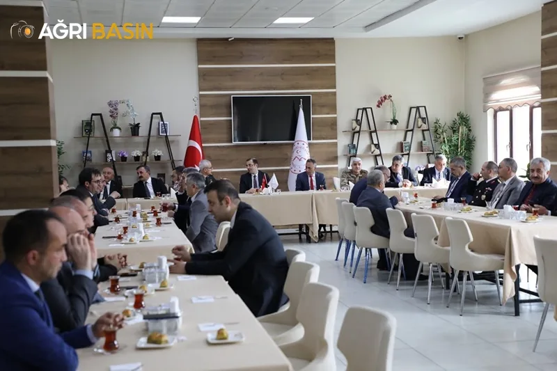 Ağrı Protokolü Vali Şimşek Başkanlığında Bayramlaştı