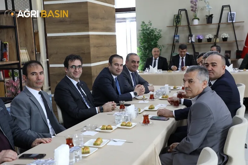 Ağrı Protokolü Vali Şimşek Başkanlığında Bayramlaştı